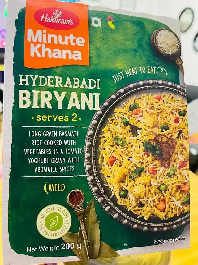 Готовое блюдо Хайдерабади Бирьяни Hyderabadi Biryani рис с овощами и ароматными специями Haldiram's 300 гр.